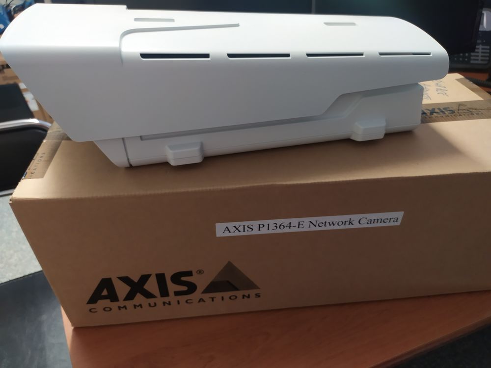 AXIS P1364-E Network Camera Matriel informatique