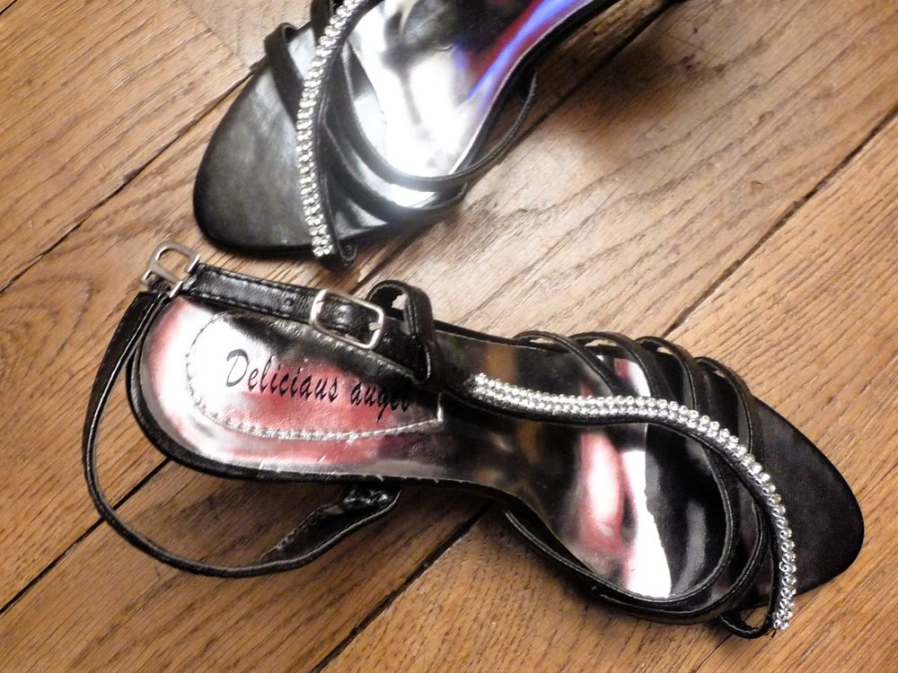 Escarpins Ouverts Talons Noir &agrave; Strass-Neuf- Delicious Angel Chaussures