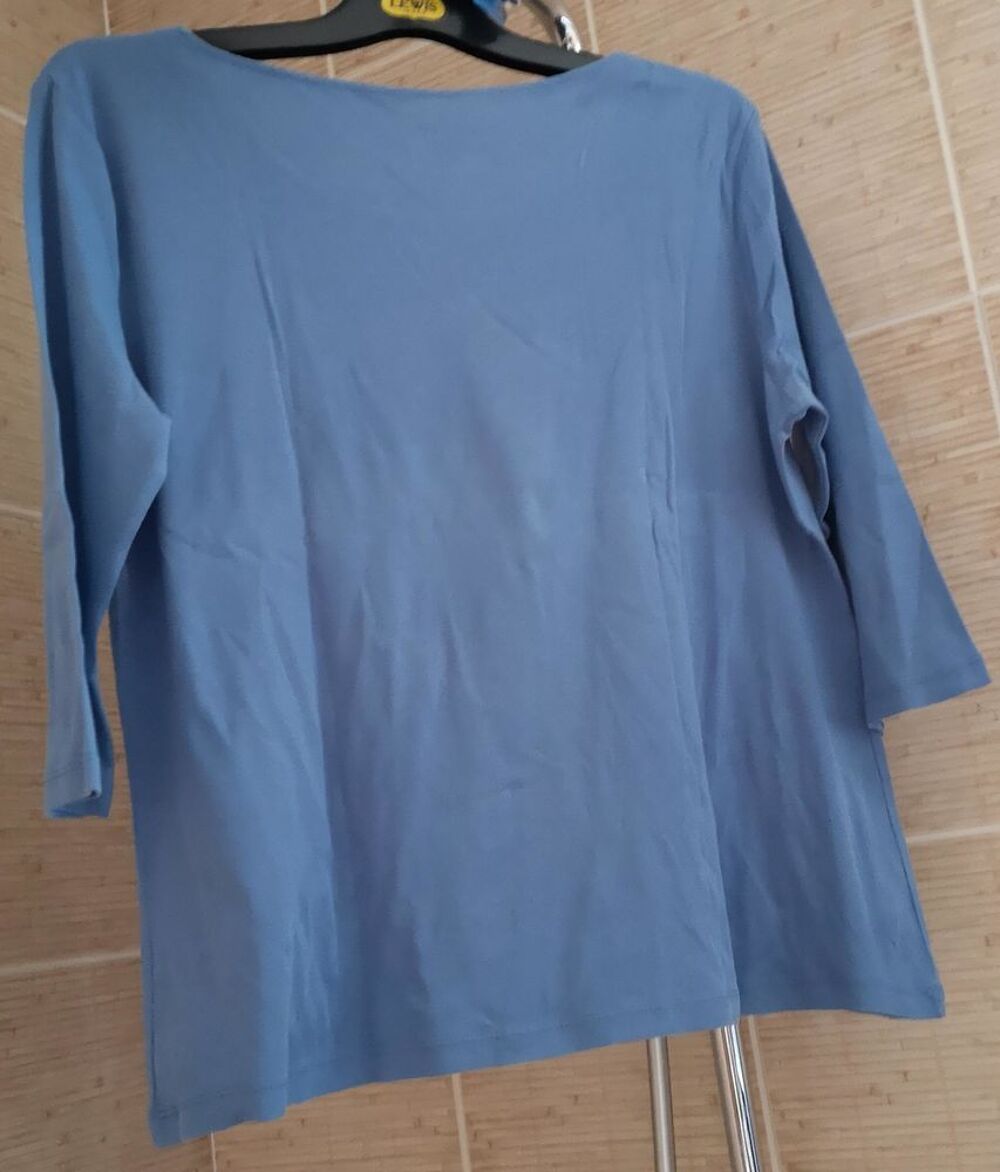 Tee-shirt top couleur bleu taille XL
Vtements