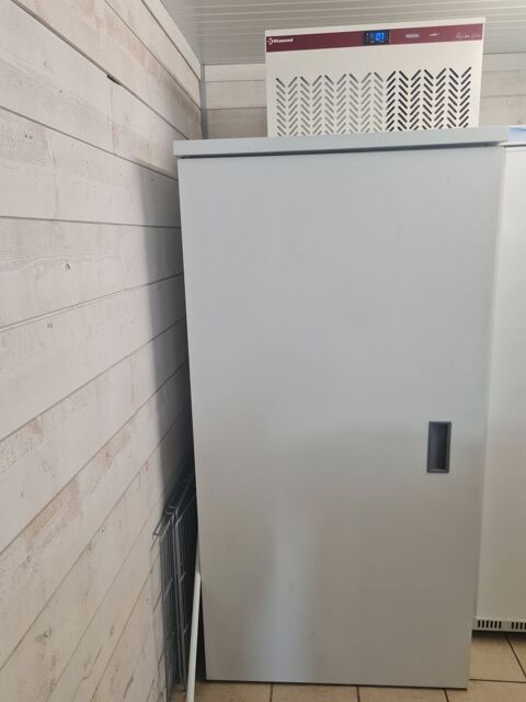 Armoire de stockage + unité frigorifique 2000 Mareuil-sur-Lay-Dissais (85)