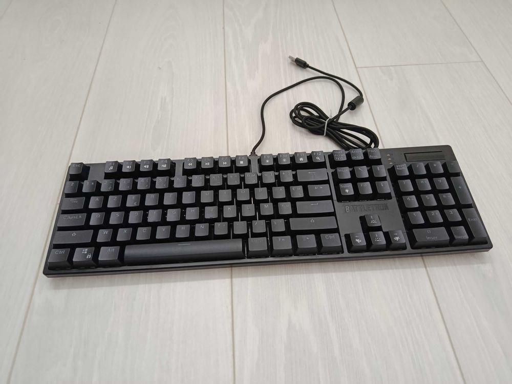 Clavier gaming m&eacute;canique RGB. Matériel informatique