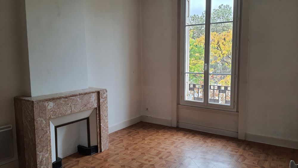 Vente Appartement Plein centre sur agréable place F2 47M² Saint-Étienne