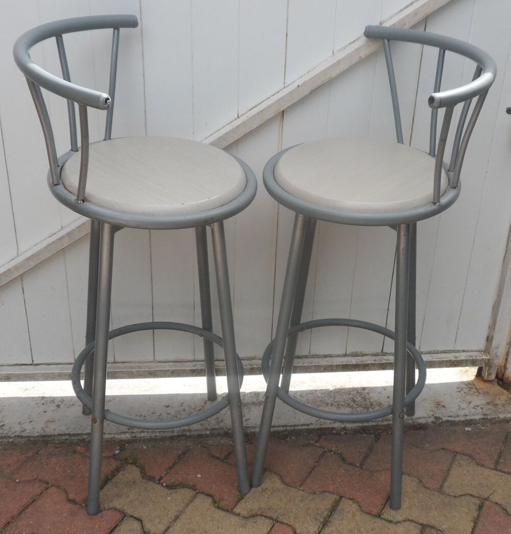 2 Chaises hautes m&eacute;tal assise en bois tournant sur roulement Cuisine