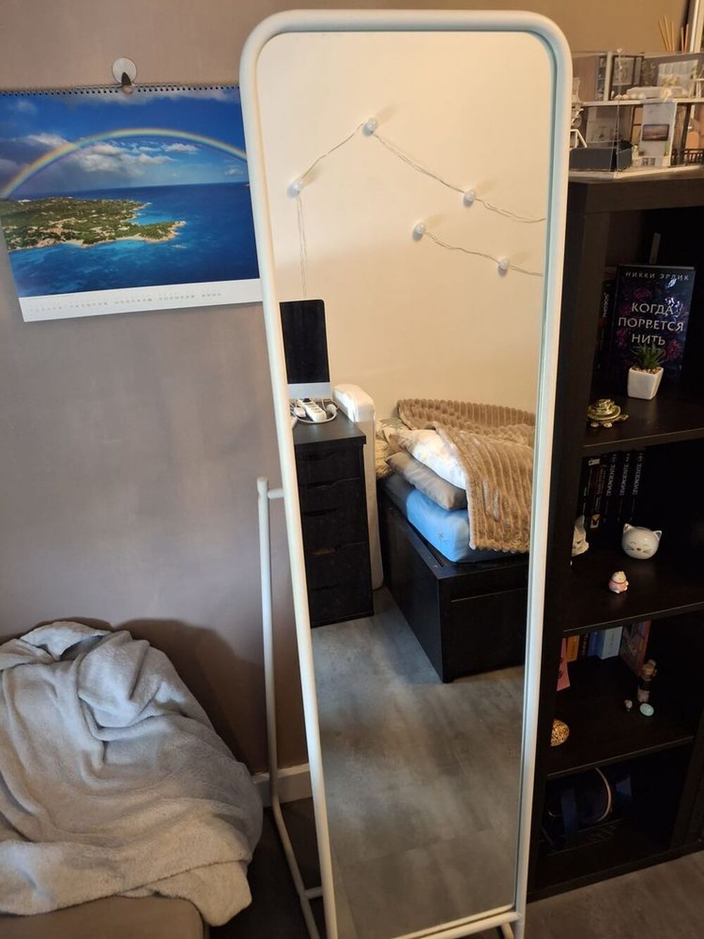 Miroir sur pied IKEA 
Meubles