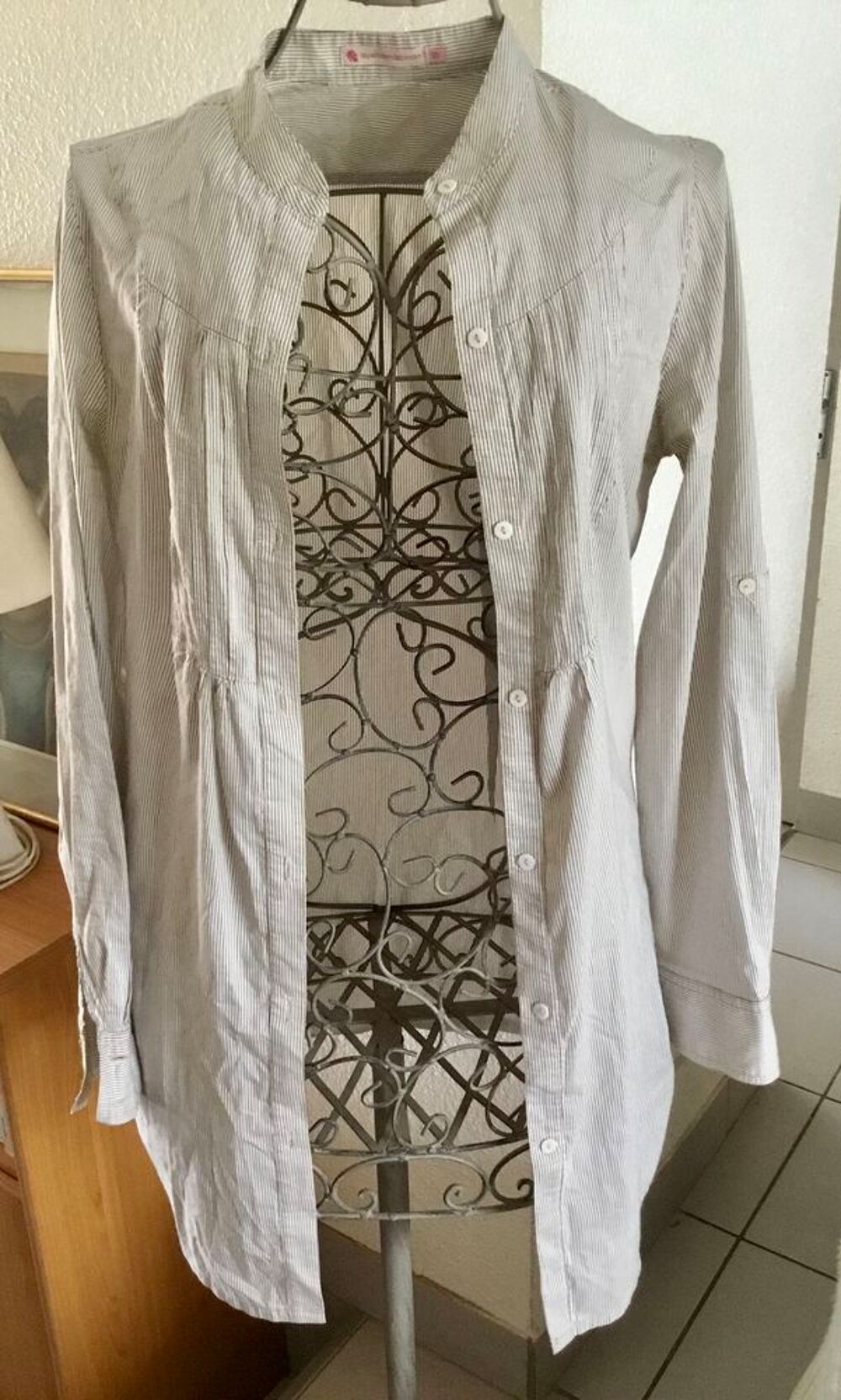 Chemise femme longue &eacute;cru &agrave; rayures grises, Taille 36, Tr&egrave;s bon &eacute;tat. Systemaction. Vêtements