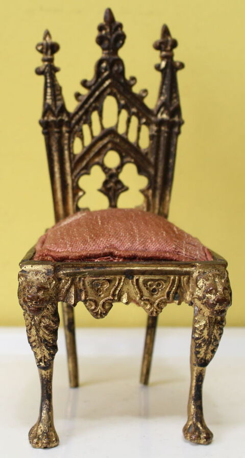 Chaise Porte montre gothique laiton miniature poupée XIXè 80 Issy-les-Moulineaux (92)