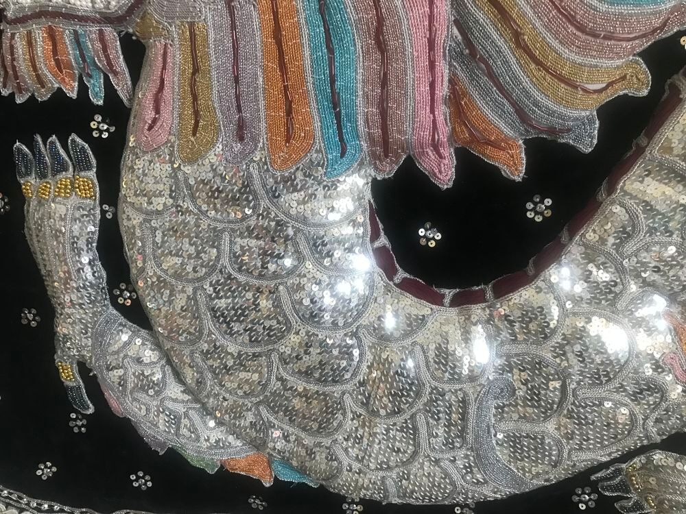 Grande tenture Kalaga Birmanie brod&eacute;e main perles Décoration