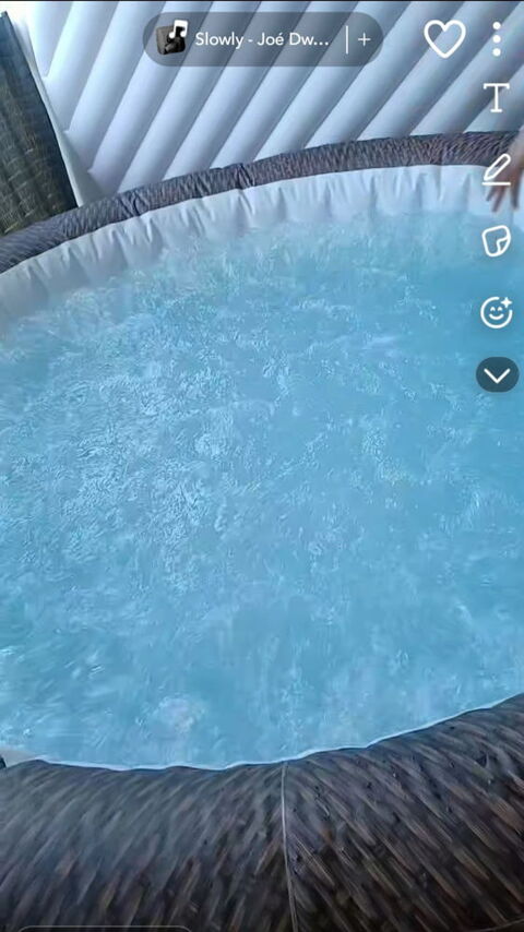 Spa gonflable Lay-z-spa 7 places 216cm 400 Salon-de-Provence (13)