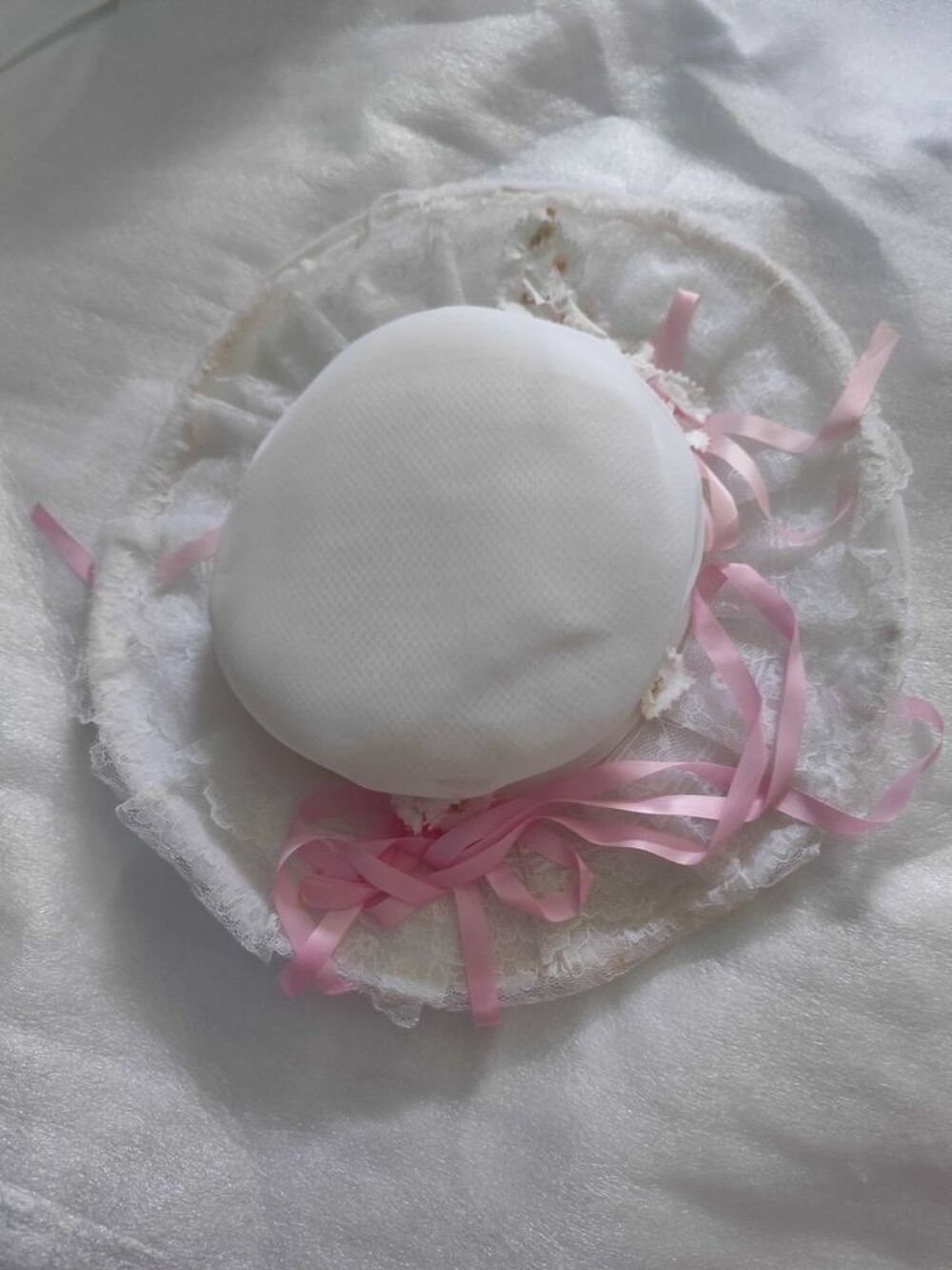 robe de mari&eacute;e avec ses accessoires Décoration