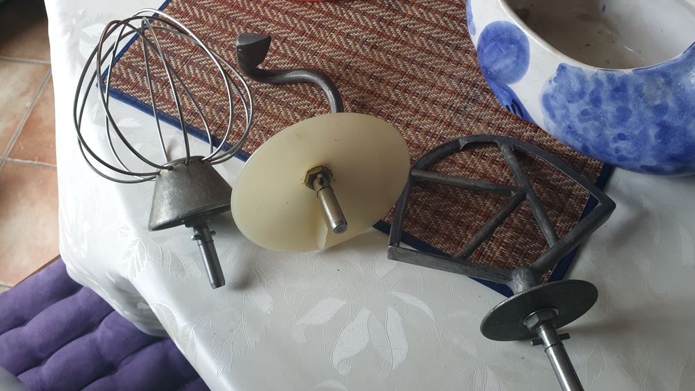 Accessoires kenwood + bol le lot 15 euros Electroménager