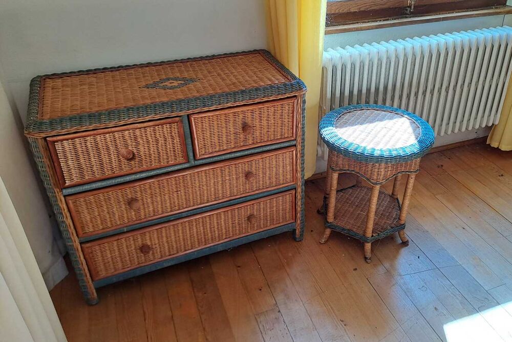 Lit bateau complet + Commode et table en rotin Vintage Meubles