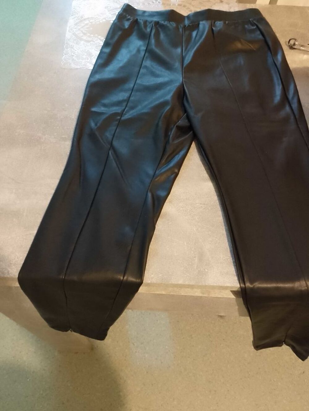 Lot pantalon taille 42 Vtements