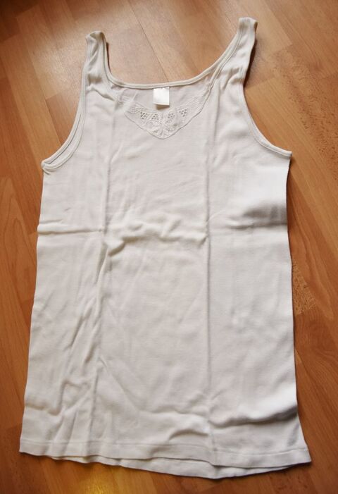 42/44. D�bardeur blanc, dentelle. Tr�s bon �tat. 3 Gujan-Mestras (33)