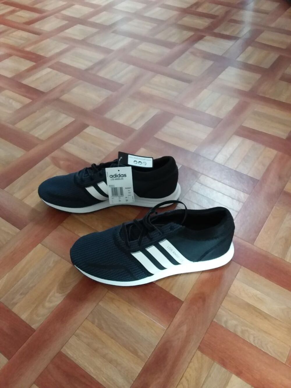 Basket ADIDAS neuve jamais porter Chaussures