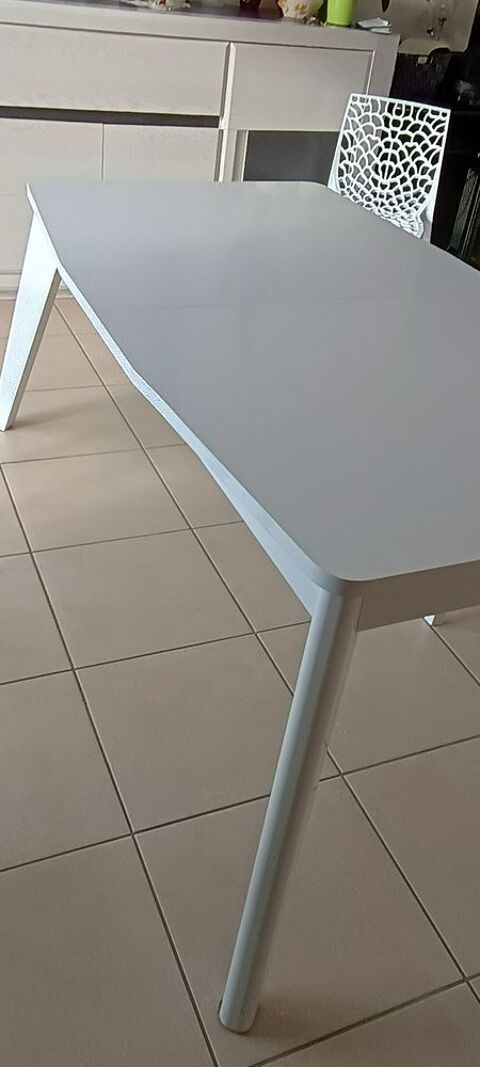 Table blanche en bois laqu� 45 Saint-Brevin-les-Pins (44)