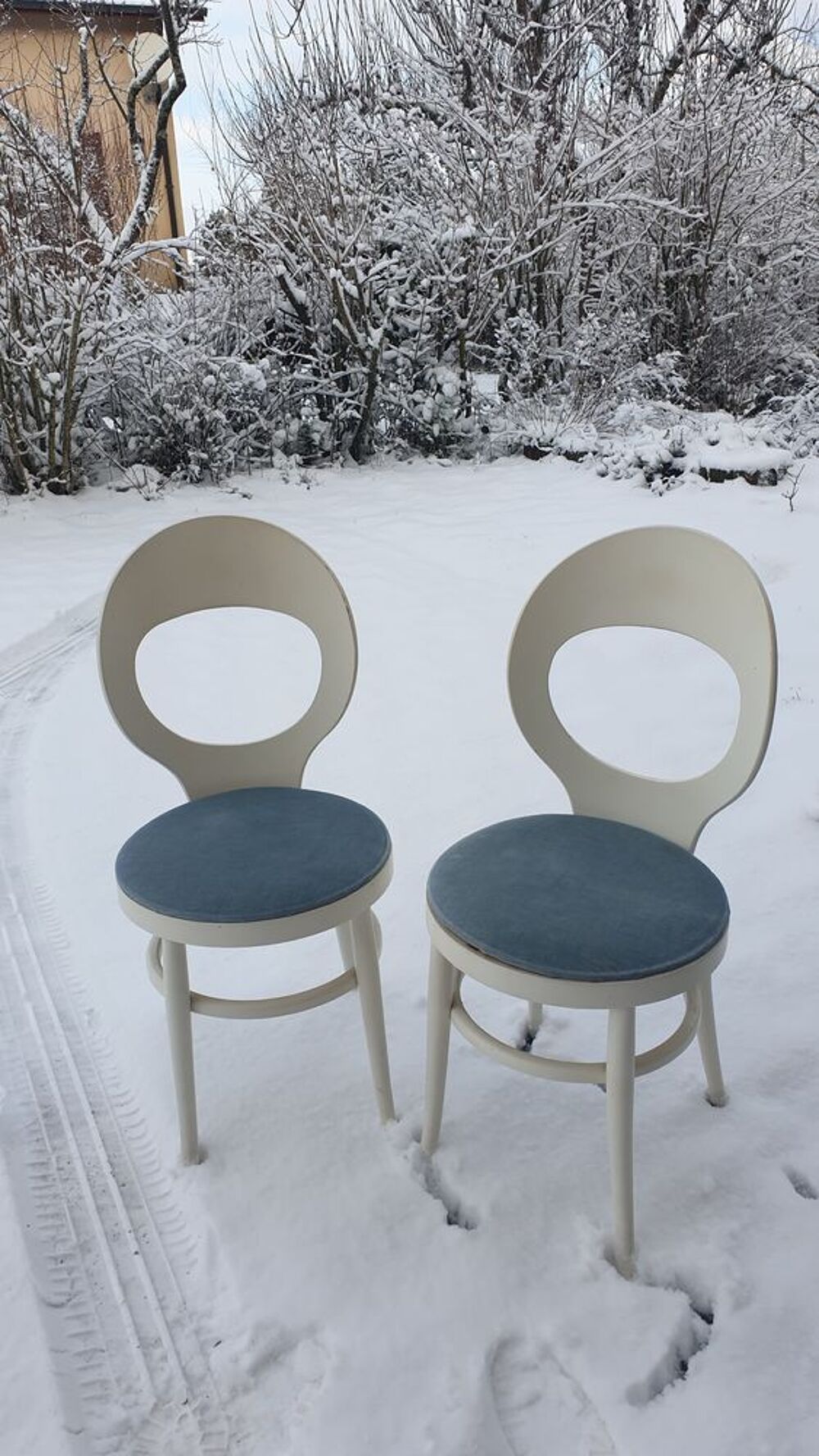 2 chaises Baumann Mouette Blanches , assises velours bleu Meubles