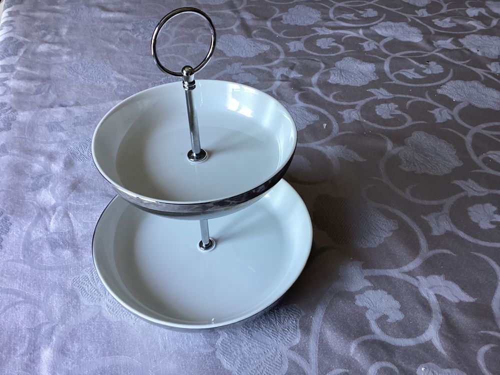 PLATEAU &Agrave; &Eacute;TAGES POUR SERVIR Décoration