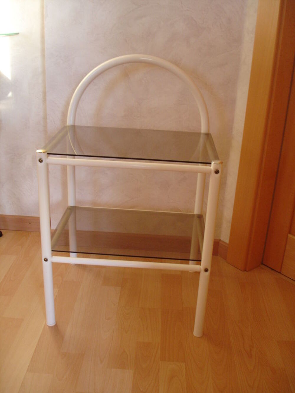 Table Chevet M&eacute;tal Blanc Dessus en verre Meubles
