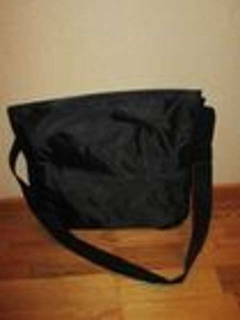Sac noir avec bandoulli�re NEUF 5 M�rignies (59)