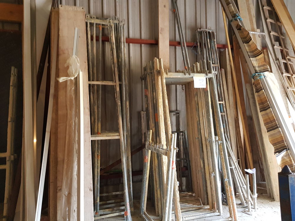 Vide entrep&ocirc;t tout doit dispara&icirc;tre Bricolage