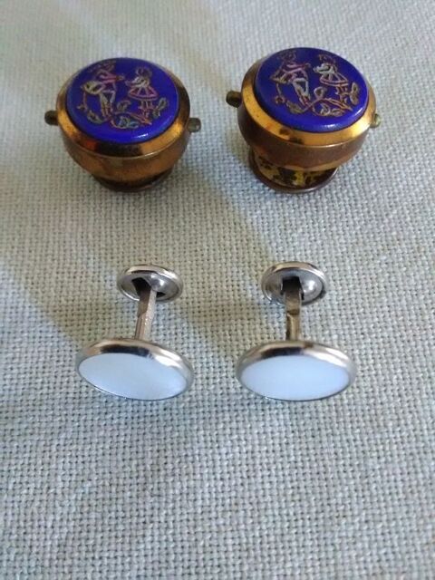 Paires de Boutons de Manchettes (2) / la paire 2 Cavaillon (84)