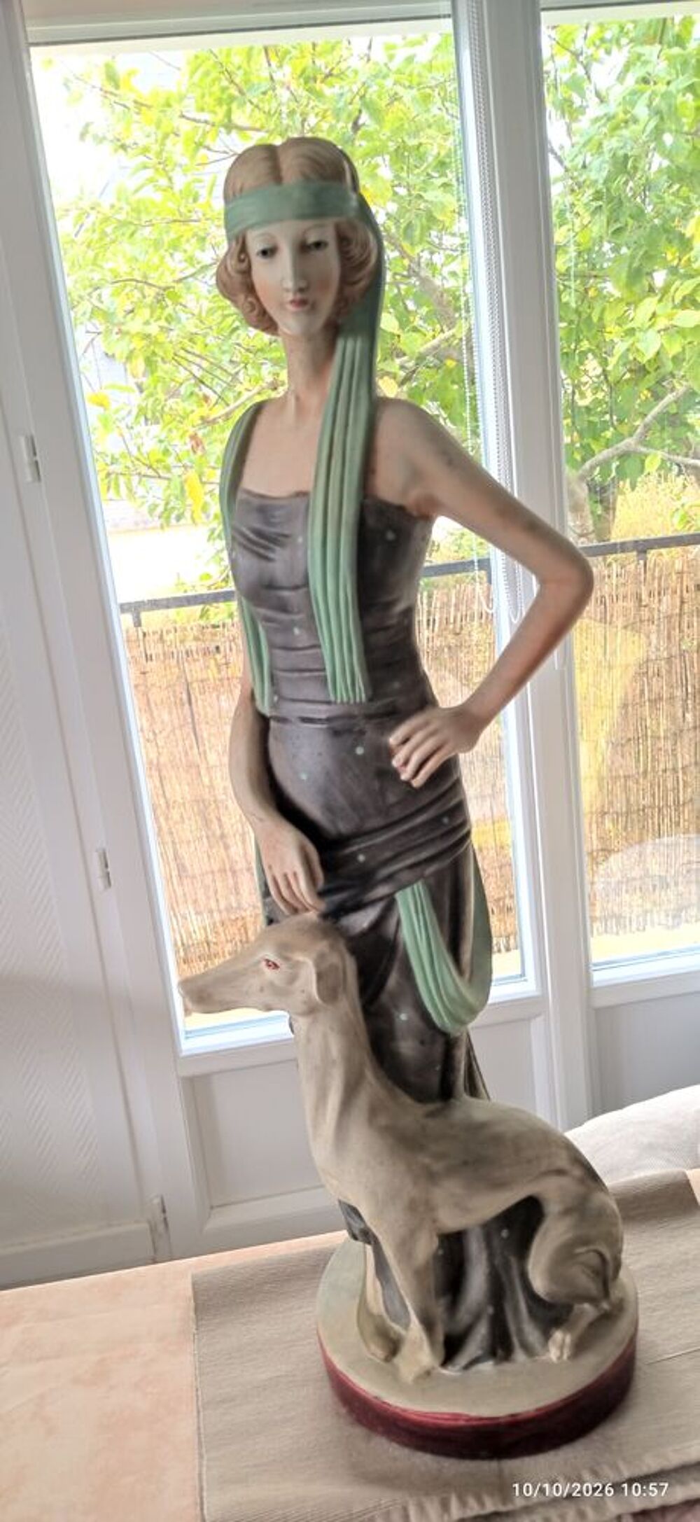 Statue Femme au chien Décoration