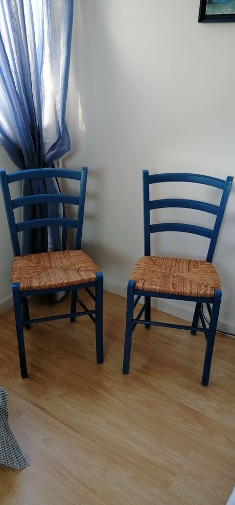 Chaises bleues 0 Bruz (35)