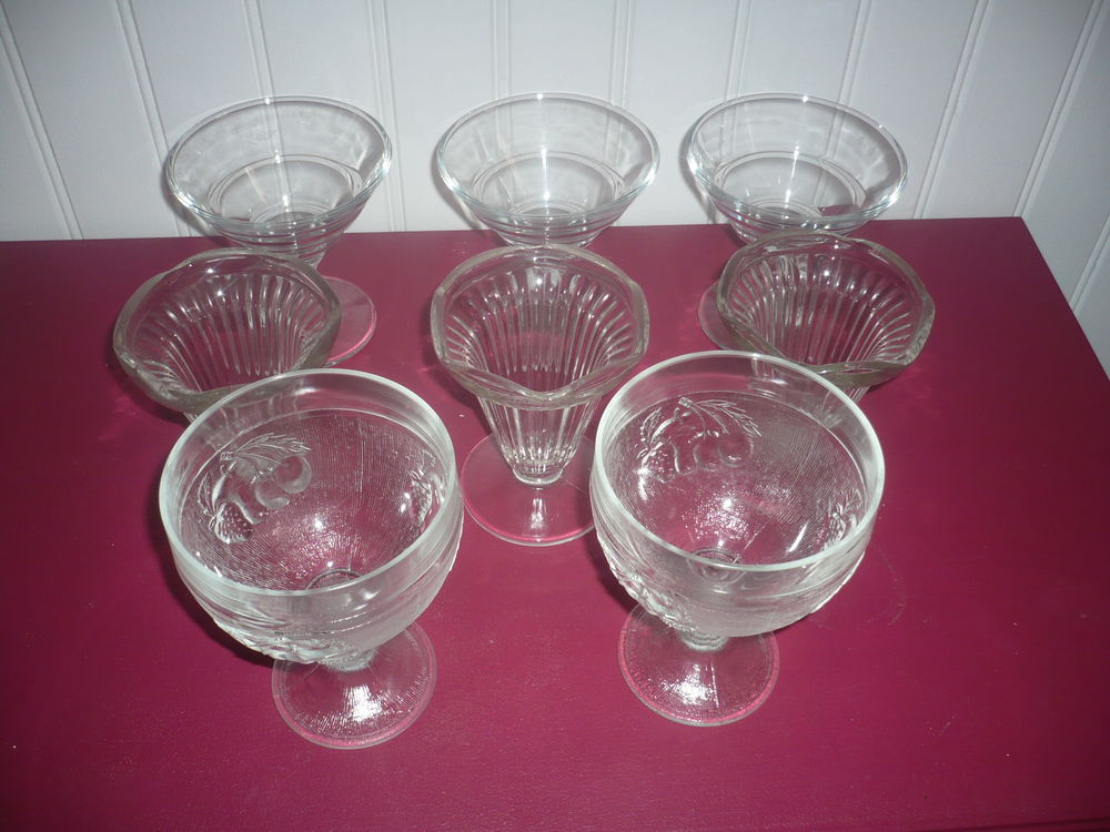LOT DE 8 COUPES EN VERRE Electroménager