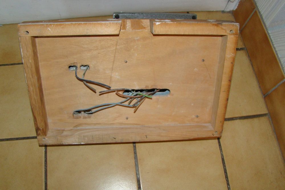 Ancien hygrom&egrave;tre suisse - HAENNI + Disjoncteur TICINO
Bricolage