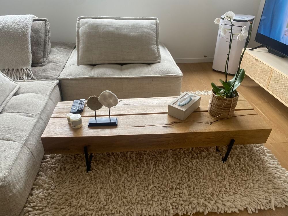 Table en bois ch&ecirc;ne massif 
Meubles