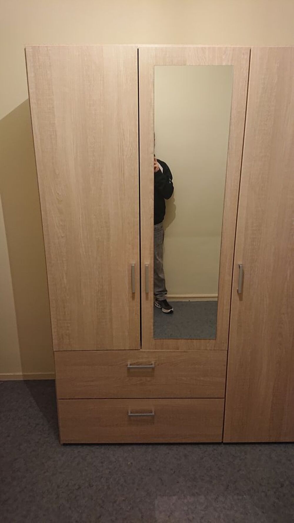 Armoire 3 portes 2 tiroirs 189euro au lieu de 290euro (But) Meubles
