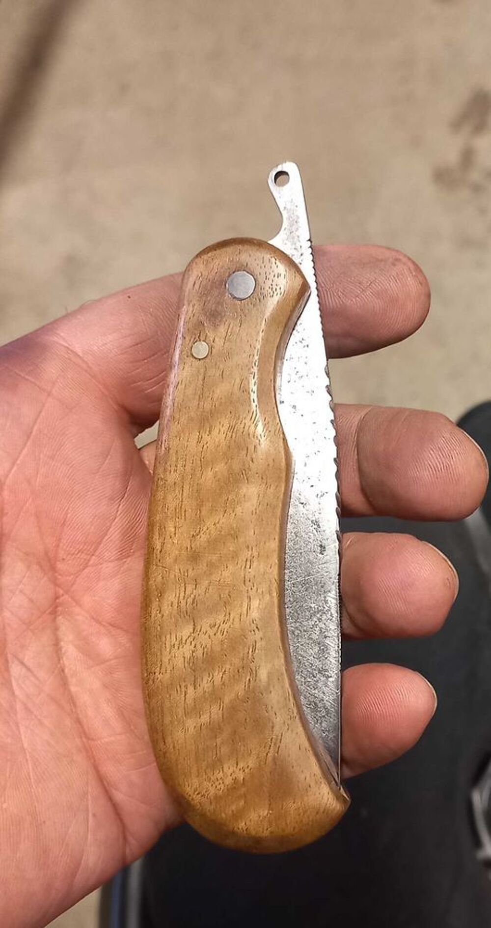 Couteau pliant &agrave; friction Sports