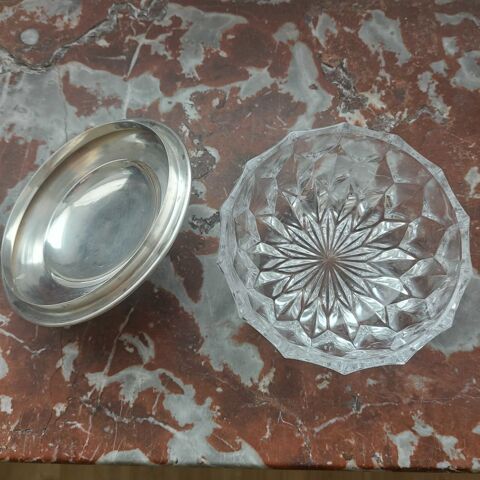 Bonbonnière en cristal et couvercle argent 925/1000 65 Dombasle-sur-Meurthe (54)