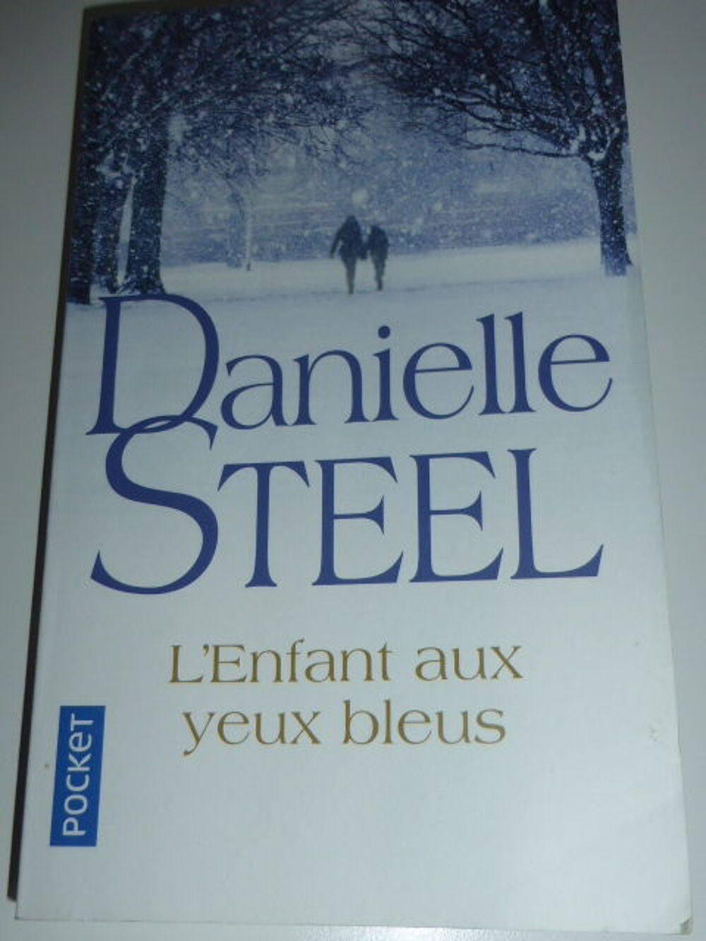 L'enfant aux yeux bleus Danielle Steel Pocket Livres et BD