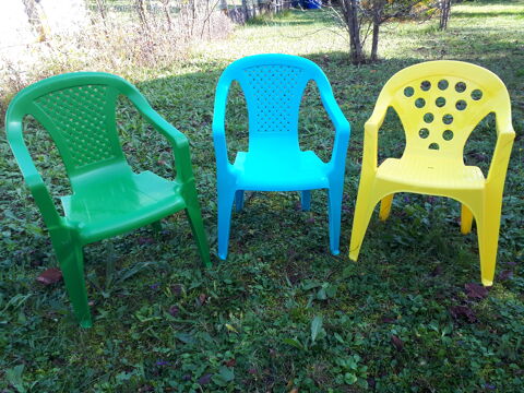 Lot de 2 chaises plastiques enfant 6 Montigny-Lencoup (77)