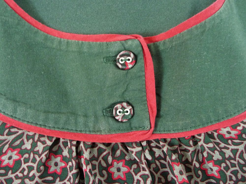 Top Fleuri Vert Fonc&eacute; Rouge et Kaki- Ici et Maintenant Vêtements