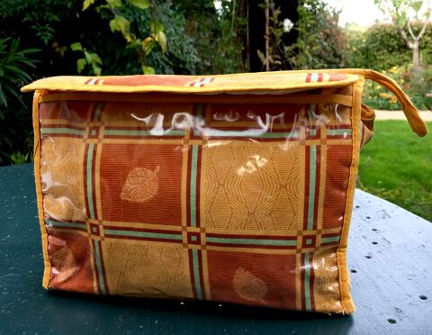 Trousse de toilette ; Excellent état 3 L'Isle-Jourdain (32)