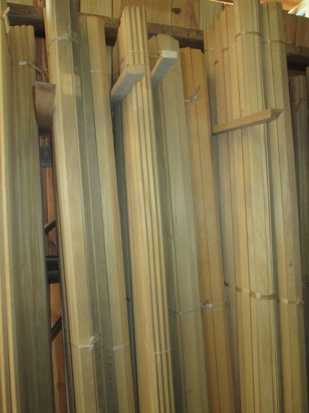 BAGUETTES et MOULURES BOIS, &agrave; tout petit prix Bricolage