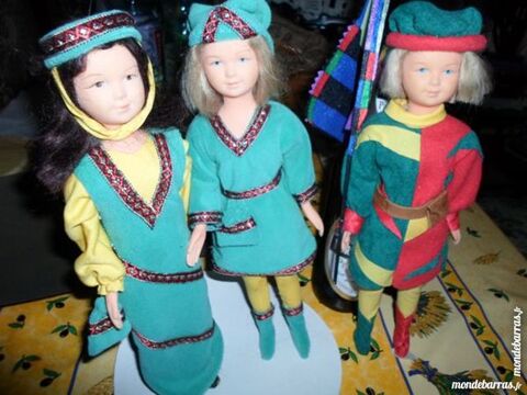 3 figurines médiévales en habit du moyen âge 50 Amélie-les-Bains-Palalda (66)