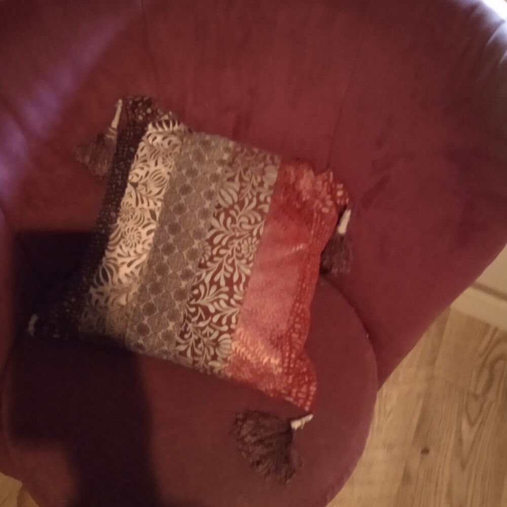 Gros fauteuil violet dossier assym&eacute;trique , largeur 80, haut Meubles