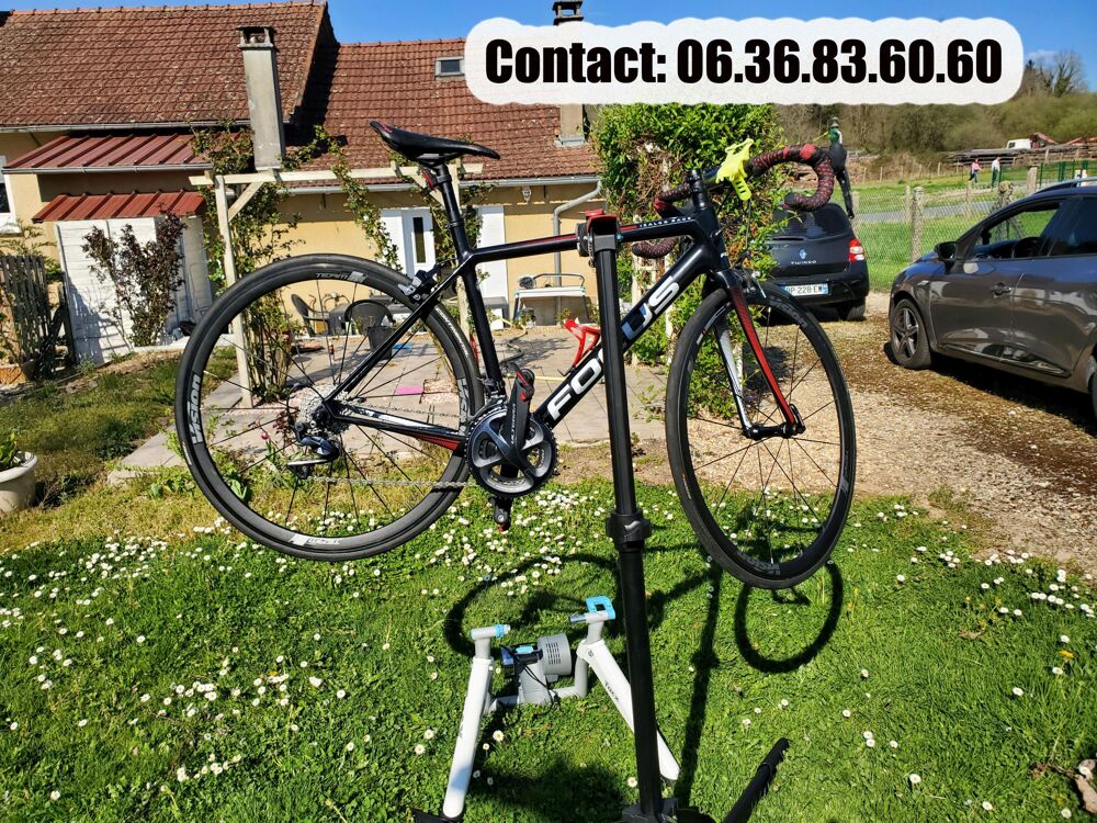 Velo FOCUS tout carbone shimano ULTEGRA
avec accessoires
Vélos