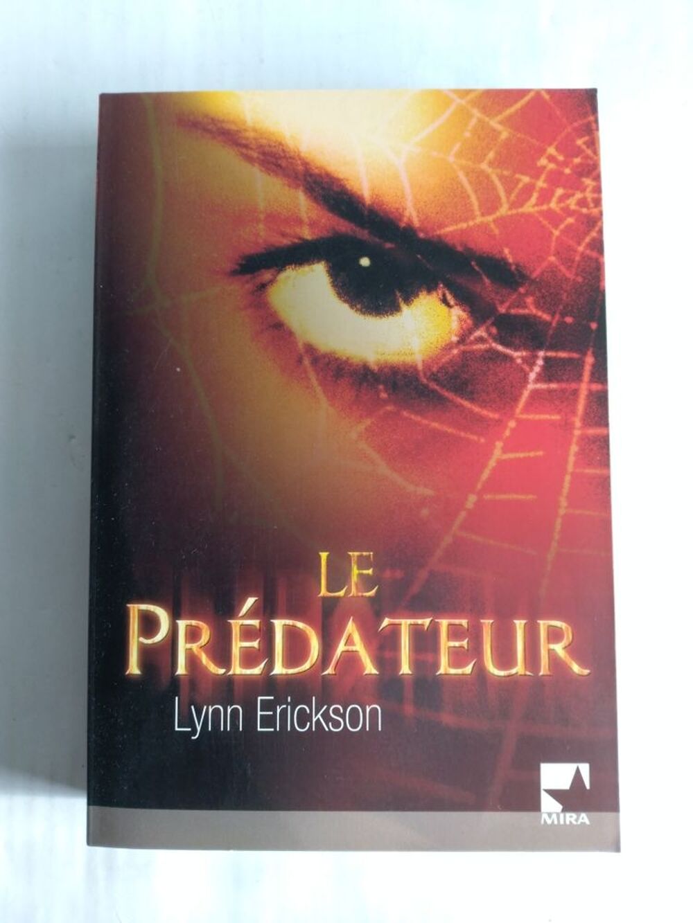 Le pr&eacute;dateur Livres et BD