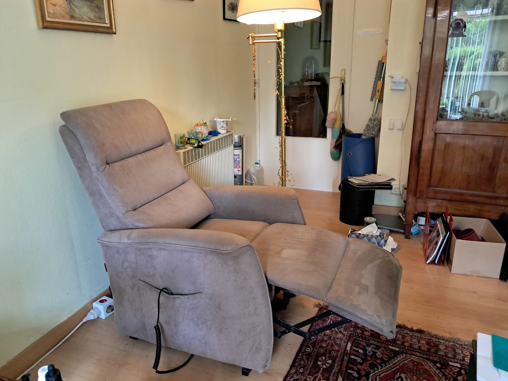 Fauteuil &eacute;lectrique, &eacute;tat neuf Meubles