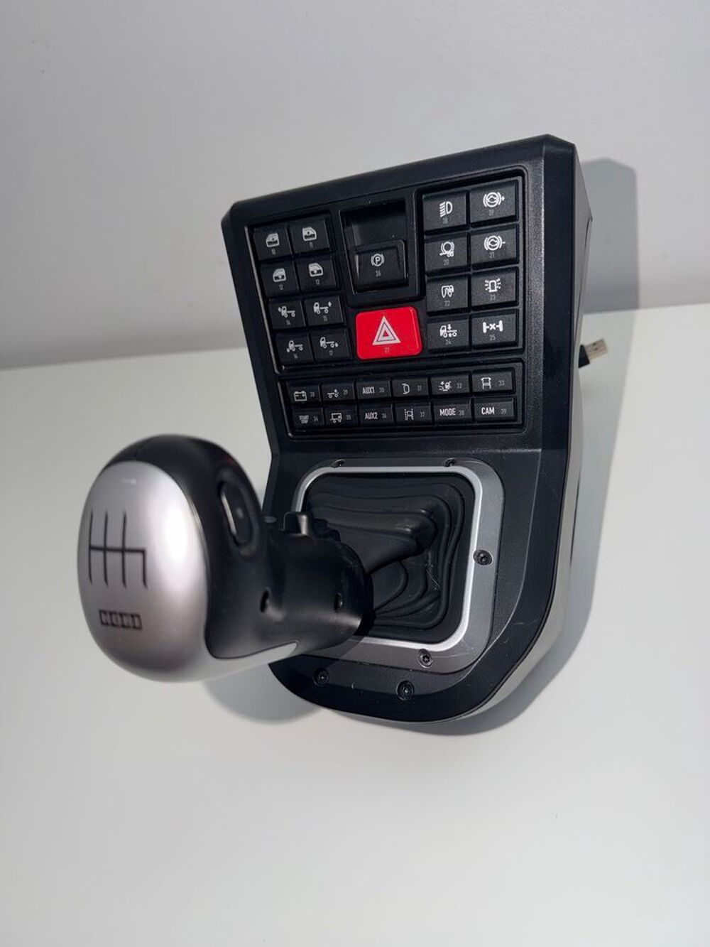 volant HORI + p&eacute;dales +bo&icirc;te de vitesse Consoles et jeux vidéos