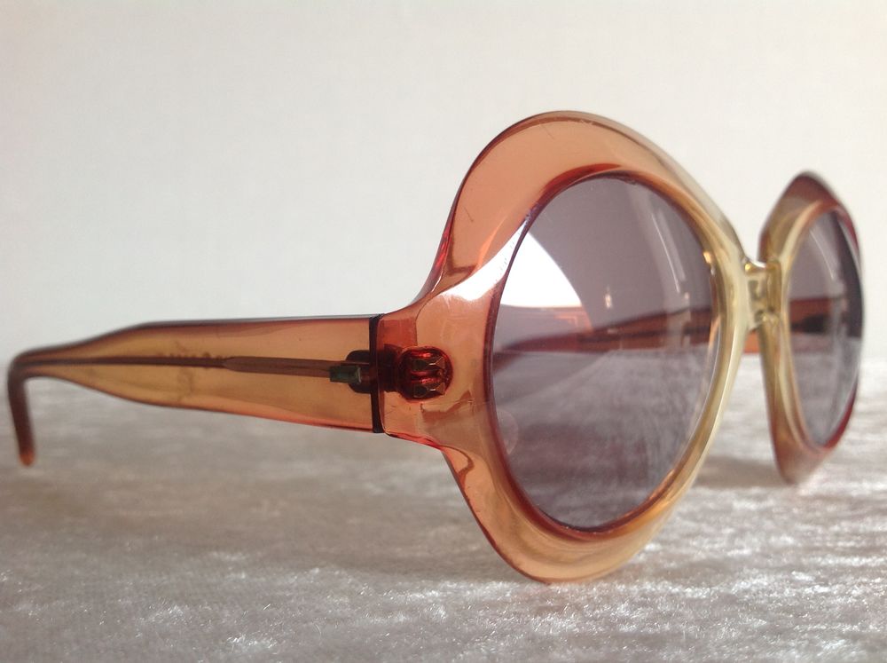 PAIRE DE LUNETTES POLAROID VINTAGE 60/70
Bijoux et montres