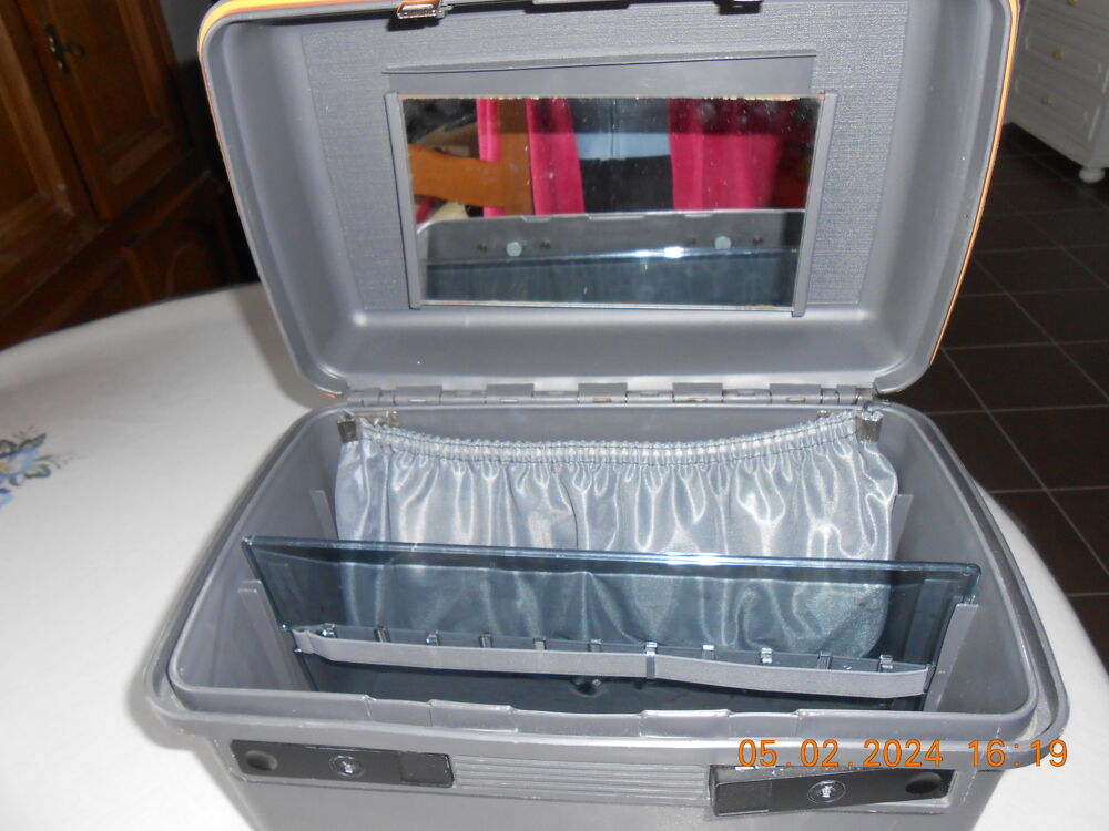 trousse voyage coque dure Maroquinerie