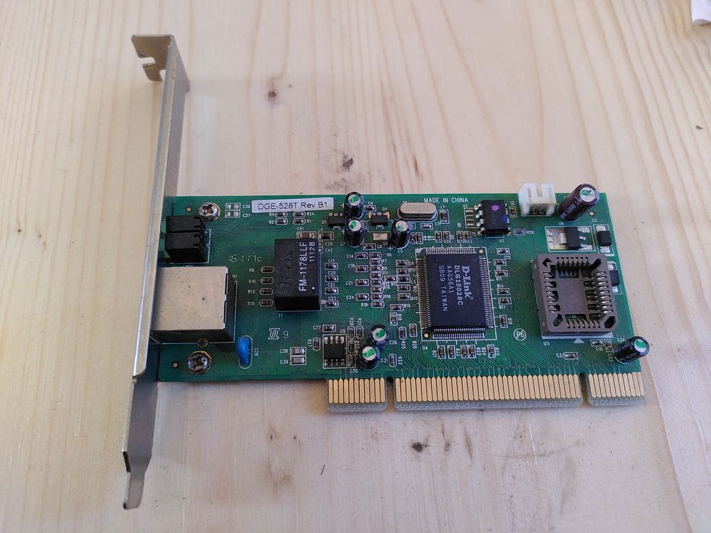 Carte r&eacute;seau D-Link DGE-528T PCI Gigabit RJ45 Matériel informatique