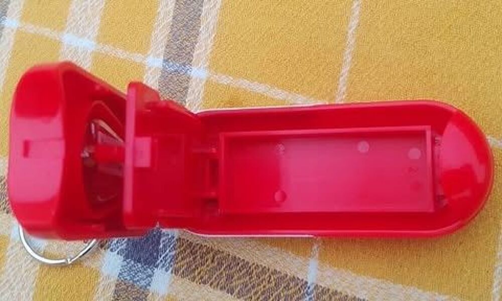 Porte-cl&eacute;s : Coupe M&eacute;dicament avec son Pilulier - Neuf Cuisine
