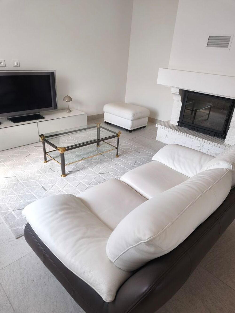 Canap&eacute; et pouf assorti en cuir Meubles