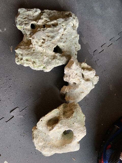 Lot pierres &agrave; trou pour aquarium 30 69670 Vaugneray